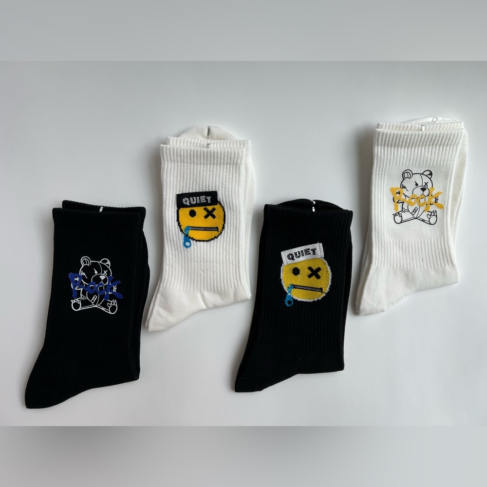NWT！Unisex classic emoji socks 4 pairs set